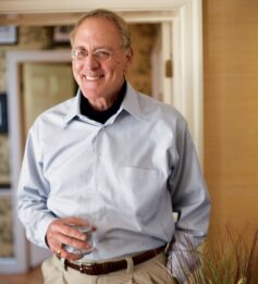 Вінстон Грум Вінстон Грум