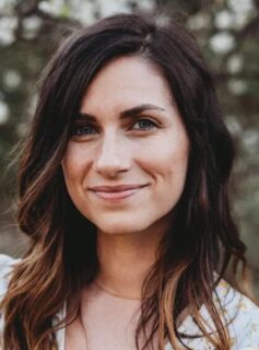 Едрієнн Янґ Едрієнн Янґ