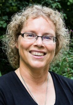 Катя Брандіс Катя Брандіс