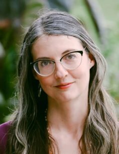 Лора Новлін Лора Новлін