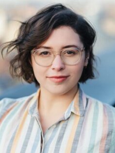 Кейсі Макквістон Кейсі Макквістон