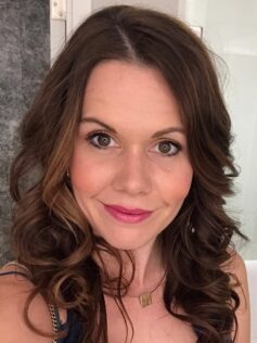 Кора Райлі Кора Райлі