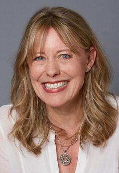 Емі Поппель Емі Поппель