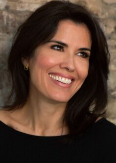 Дженніфер Сервантес (Дж. С. Сервантес) Дженніфер Сервантес (Дж. С. Сервантес)