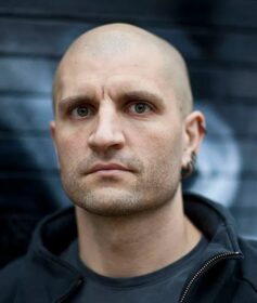 Чайна М’євіль Чайна М’євіль