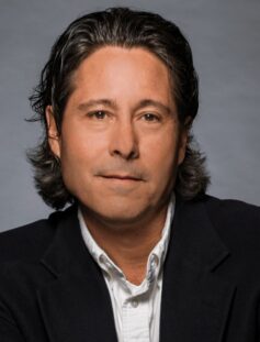 Роберт Дуґоні Роберт Дуґоні